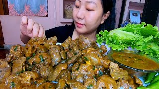 Chicken Liver And Gizzard Curry  Mukbang  Raw Onion  Lettuce Rice And Extra Gravy [upl. by Hgielrebma623]