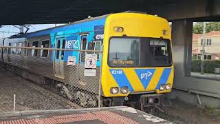 Comeng Passing through Huntingdale [upl. by Fagan]