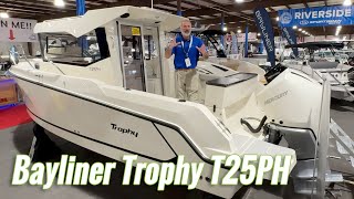 Bayliner Trophy T25 Pilothouse Fishing Boat [upl. by Eiryk]