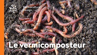 La minute permaculture 10  LE VERMICOMPOSTEUR UNE BOITE A VERS POUR FAIRE SON COMPOST [upl. by Noiram]