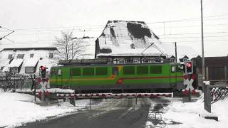 Bahnübergang quotEberbacher Straßequot Hattenheim  seltene Lichtzeichen plus neue VIASFlirts [upl. by Adiv]