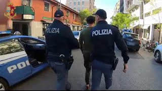 Blitz della polizia in centro a Udine il video della questura [upl. by Elery984]