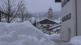 Situation Schneechaos in Mittenwald  Bahnhof amp Stadt [upl. by Anelrahc]