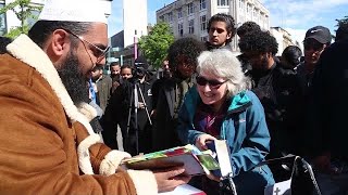 Sheikh Uthman Ibn Farooq visits Prophetic Dawah Stall Leicester part1 [upl. by Nitsir474]