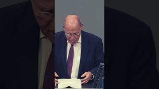 quot1 Mrd € weniger für die Sicherung von Friedenquot Gregor Gysi im Bundestag dielinke [upl. by Ivers]