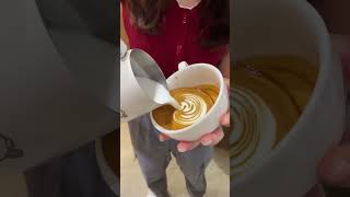 Esta chica sorprendió al público por su forma de hacer café 😮 [upl. by Zzaj]