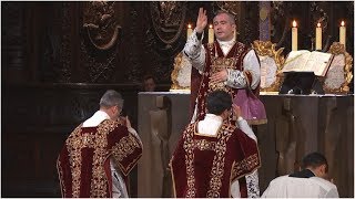 Messe traditionnelle à NotreDame de Paris  vendredi 7 juillet 2017 [upl. by Eyak]