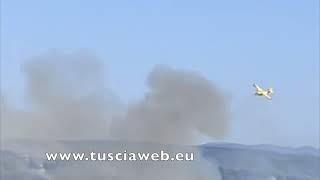 Incendio a Tuscania  Canadair in azione [upl. by Meekahs2]