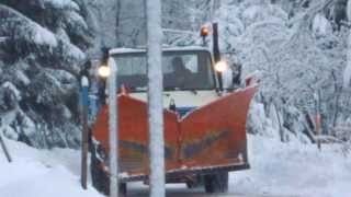 Déneigement  Unimog 1450 amp Sicometal \ [upl. by Atirb]