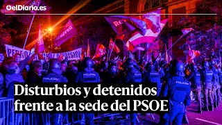 Vox moviliza una protesta ante la sede del PSOE y provoca DISTURBIOS por la amnistía [upl. by Aisayt11]