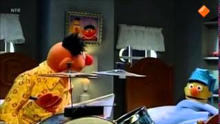 Bert en Ernie wetenschappelijk experiment met drums [upl. by Tiffa662]