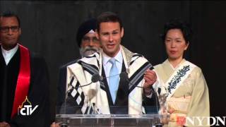 Cantor Ari Schwartz sings Jewish prayer of fallen [upl. by Anehsak]