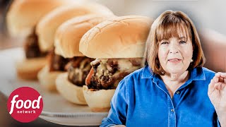 Hamburguesas grandes con cebolla caramelizada  Cocinando con Ina Garten  Food Latinoamérica [upl. by Eelhsa]