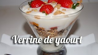 Verrine de yaourt müslix et fruits frais [upl. by Sinned663]