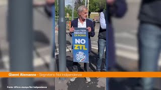 Roma Alemanno quotNo Ztl manifesti di protesta appesi ai varchiquot [upl. by Zadoc]