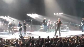 Blake Shelton  Footloose  Brooklyn Barclays Center 2016 [upl. by Tandie]