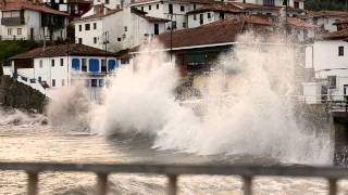 Temporal y olas en Tazones diciembre 2011 [upl. by Pedaiah]