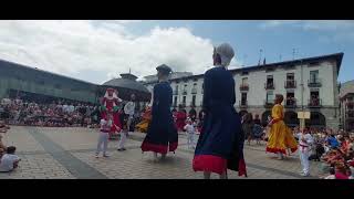 Concentración de gigantes y cabezudos en las fiestas de Azpeitia 2272023 [upl. by Iran]