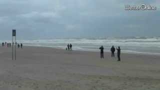 Wind an der Nordsee  Fegender Sand und hohe Wellen [upl. by Raimes]