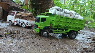 TRUK OLENG Dump Truk Hino 500 Caryy picUp D12 Kirim 30 Ton Beras dan Logistik Kedesa Terpencil [upl. by Kozloski]