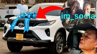 Daisy Mutukudzi atengerwa mota inonzi Fortuner na Sir Wicknell Chivhayo vanhu vatsamwa nazvo pakaipa [upl. by Tyler]