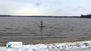 Eisbaden in Berlin Wannsee FULL HD [upl. by Anaiad]