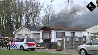 Uitslaande brand op woonwagenkamp aan de Nassaulaan in Vlijmen [upl. by Elbertine]