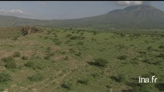 Tanzanie  paysage volcanique [upl. by Adnolor]