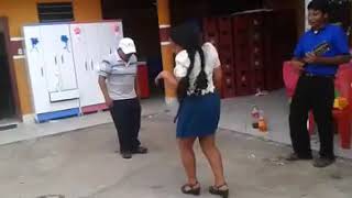 Cholita bailando una charanguiadas [upl. by Aihseken]