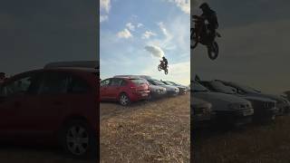 CUANTOS COCHES PUEDO SALTAR😱 motos motero motocross motor enduro [upl. by Anes]