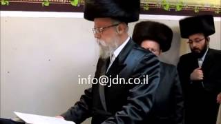 Son Of Seret Viznitz Rebbe Counting Sefiras Haomer In Boro Park 5773 [upl. by Atikin]