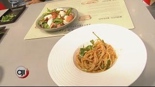 Receta Pesto rosso con ensalada de burrata y manzana [upl. by Jaquiss]