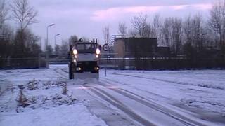 Unimog u1000 beim schneeräumen  Unimog u1000 snow removal [upl. by Aranaj100]