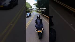 Siempre vayamos atentos al manejar la carretera no perdona 👀😨 motos motociclistas motovlog [upl. by Mariejeanne]