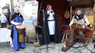 Mil Marie Mougenot  Danse de lOurs  Marché de Noël de Senlis 2013  Jour [upl. by Aiken]