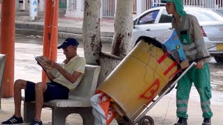 El recogedor de basura funny funnyvideo prank humor [upl. by Lashonda]