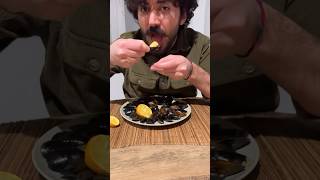 Midye tarifi  midye dolma nasıl yapılır food moules mussels healthyfood [upl. by Anaek]