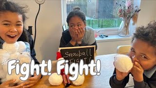 SNOWBALL FIGHT 😱🎄🎅🏽 Elf on the Shelf  The Elarez Team [upl. by Nanda]