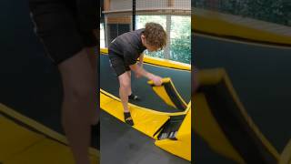 Dinge die man in einer Trampolinhalle NICHT machen sollte trampolin comedy parkour [upl. by Rockey320]