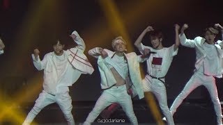 190427 Stray Kids Unveil Tour Manila Entrance  VICTORY SONG [upl. by Noeruat]