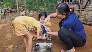 Single mother  adopts an orphan girl  builds a dining table  Triệu Trà My [upl. by Anrol]