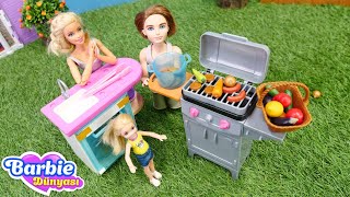 Barbie oyunları Barbie Ailesi bahçede mangal yapıyor Barbie videoları [upl. by Naejamron]