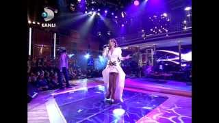 Linet  Şu Saniye  Beyaz Show Canlı Canlı [upl. by Peck521]