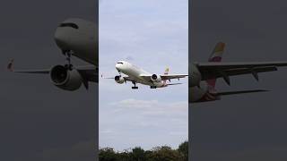 Iberia A350 Late Afternoon arrival into London Heathrow Runway 27L [upl. by Inah]