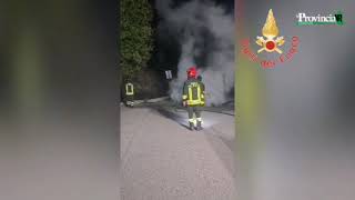 Lauto prende fuoco sulla strada provinciale di Cotronei in salvo tre persone [upl. by Meelak]