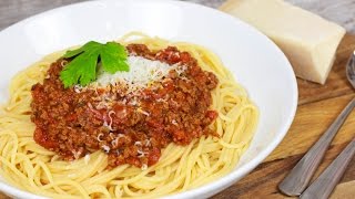 BESTES Spaghetti Bolognese Rezept  Bolognese Sauce selber machen [upl. by Wurst912]