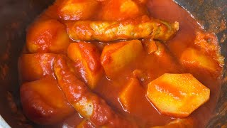 SALSICCIA AL SUGO CON PATATE di Betty e Marco  Ricetta facile e veloce [upl. by Ynelram]