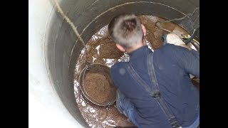 Ruční kopání studny  hand digging a well [upl. by Ariela]