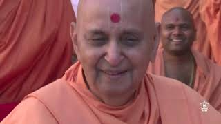 CHESTA PRAMUKH SWAMI AND MAHANT SWAMI MAHARAJ  by baps petlad [upl. by Zzahc]