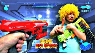 Vidéo de la bataille de Nerf Blaster Combat de deux clowns [upl. by Ragen]